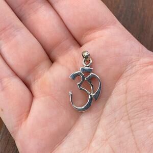 Vintage 925 Sterling Silver OM Symbol Hindu Sacred Pendant Bracelet Charm